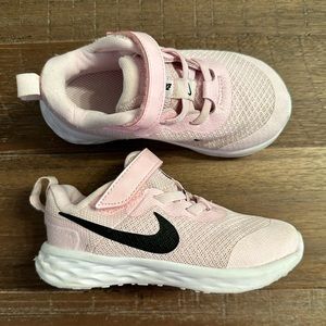 GIRLS' NIKE TODDLER REVOLUTION 6 SUSTAINABLE RUNNING SHOES